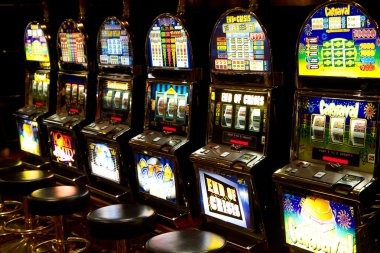 cantona game menu showing Sic Bo Dadu alongside football, live dealer, and slots